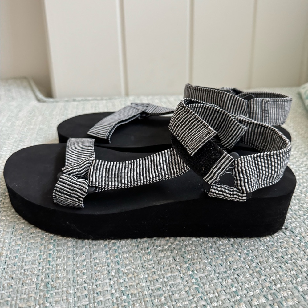 Bluefin Sandals 0